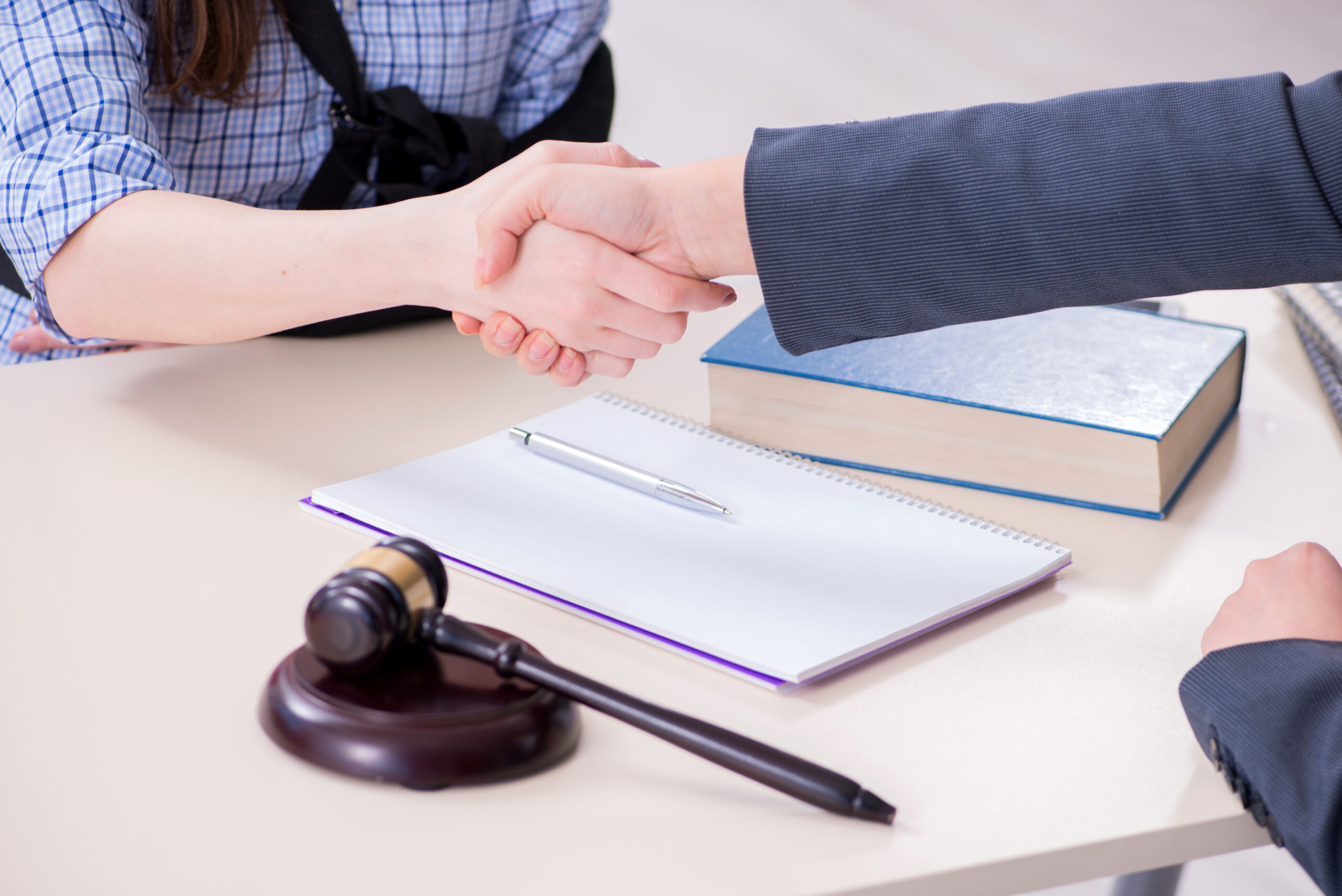 This is an image of an injured client shaking hands with their personal injury lawyer